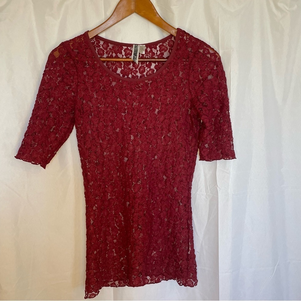 BKE Women’s Red Floral Lacy See Through Elbow Sleeve Fitted Shirt Size Small